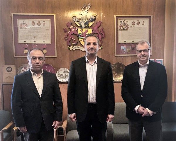 Soldan Saga: TFUK Baskan Nazif Akpinar, Cllr Sabri Ozaydin The Mayor of Enfield, TFUK gecen donem baskani Sinan Ogun